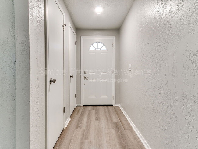 Building Photo - 606 Elmwood Dr