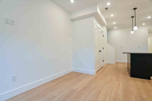 Building Photo - 2637 4th St NE