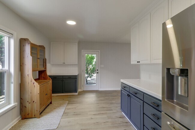 Building Photo - Los Altos 4-Bedroom with Fireplace, EV Hoo...