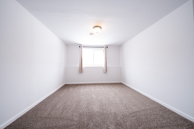 Building Photo - 634 McIntosh Ct