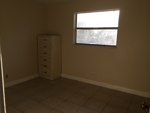 Building Photo - Nice 2-1 Condo Apartment with Central AC, ...