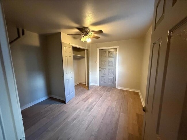 Building Photo - 9022 Palm St