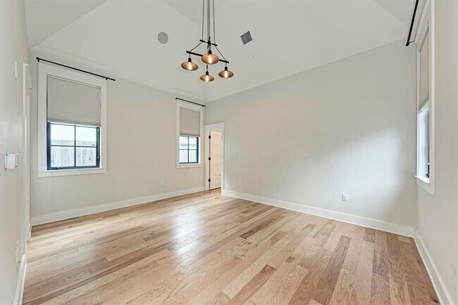 Building Photo - 1707 W St Johns Ave