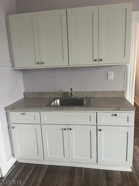 Building Photo - 1055 Main Ave