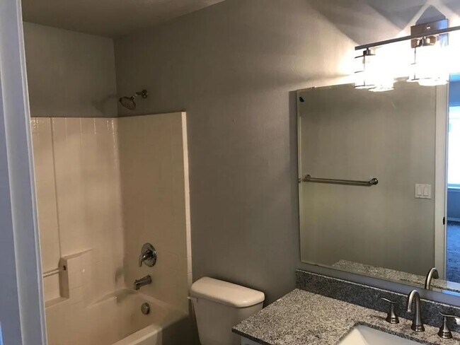 Building Photo - For Rent: 3 Bedroom Single-Level Home in W...
