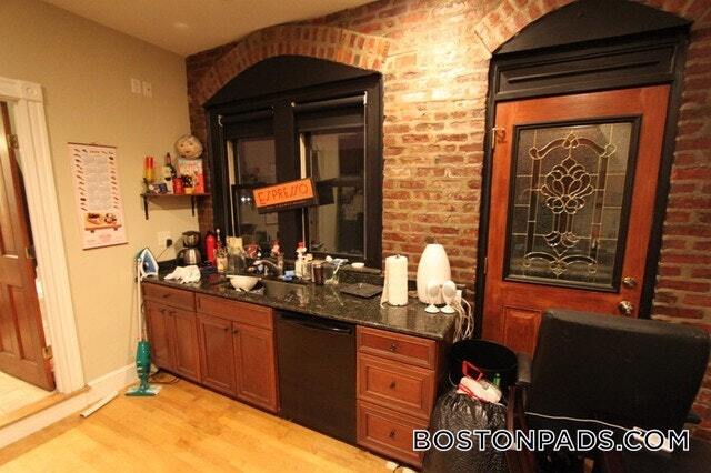 Building Photo - 1109 Boylston St