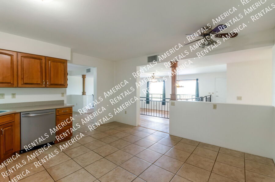 Building Photo - 3951 W Irvington Rd