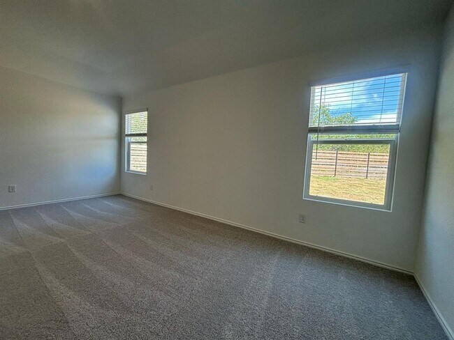 Building Photo - 275 Keefer