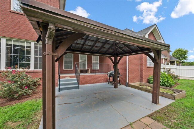 Building Photo - 3630 Amherst Dr