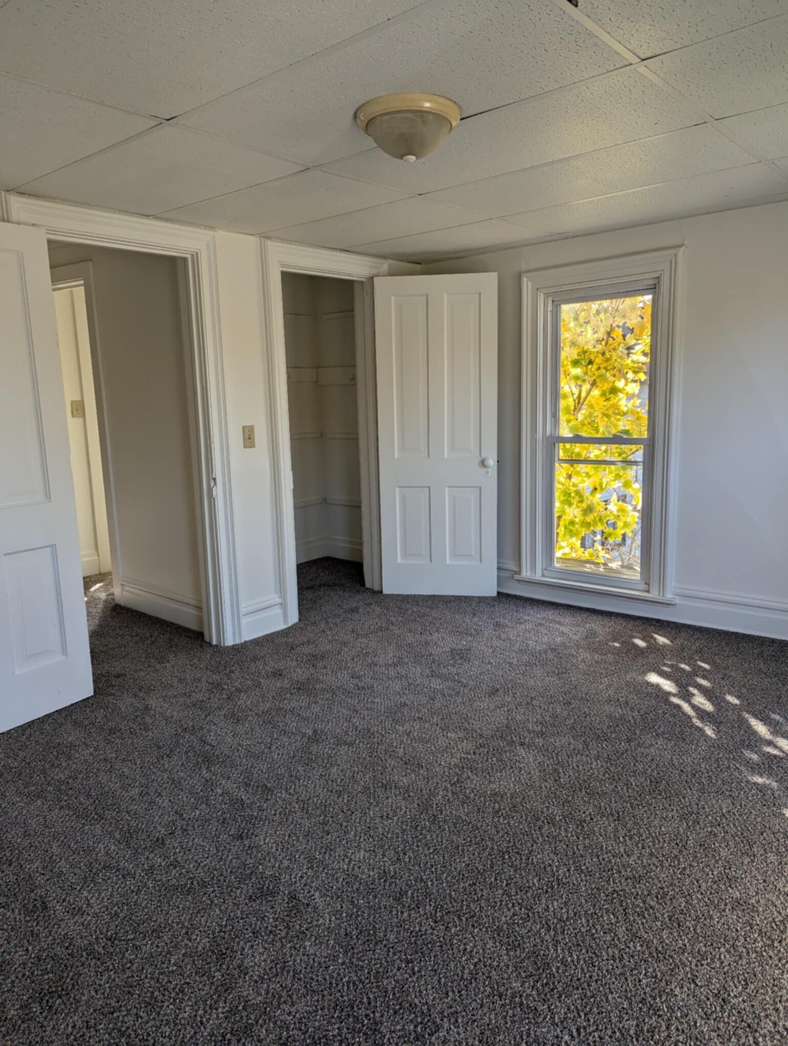 Building Photo - 709 E 2nd St