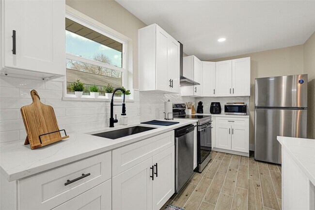 Building Photo - 4802 Hickorygate Dr
