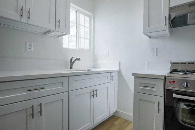 Building Photo - Bright & Inviting 1-Bedroom Apartment