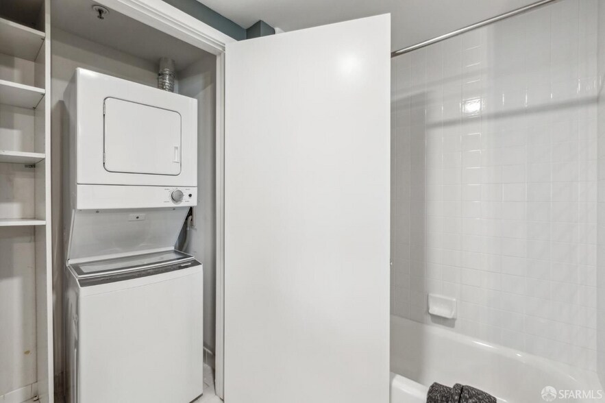 Building Photo - 1388 Gough St