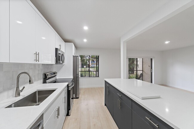 Building Photo - 150 Pineview Rd