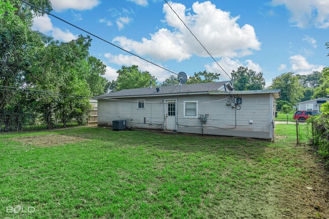Building Photo - 1222 Lampkin St