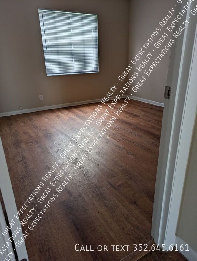 Building Photo - 121 SE 13th Ave