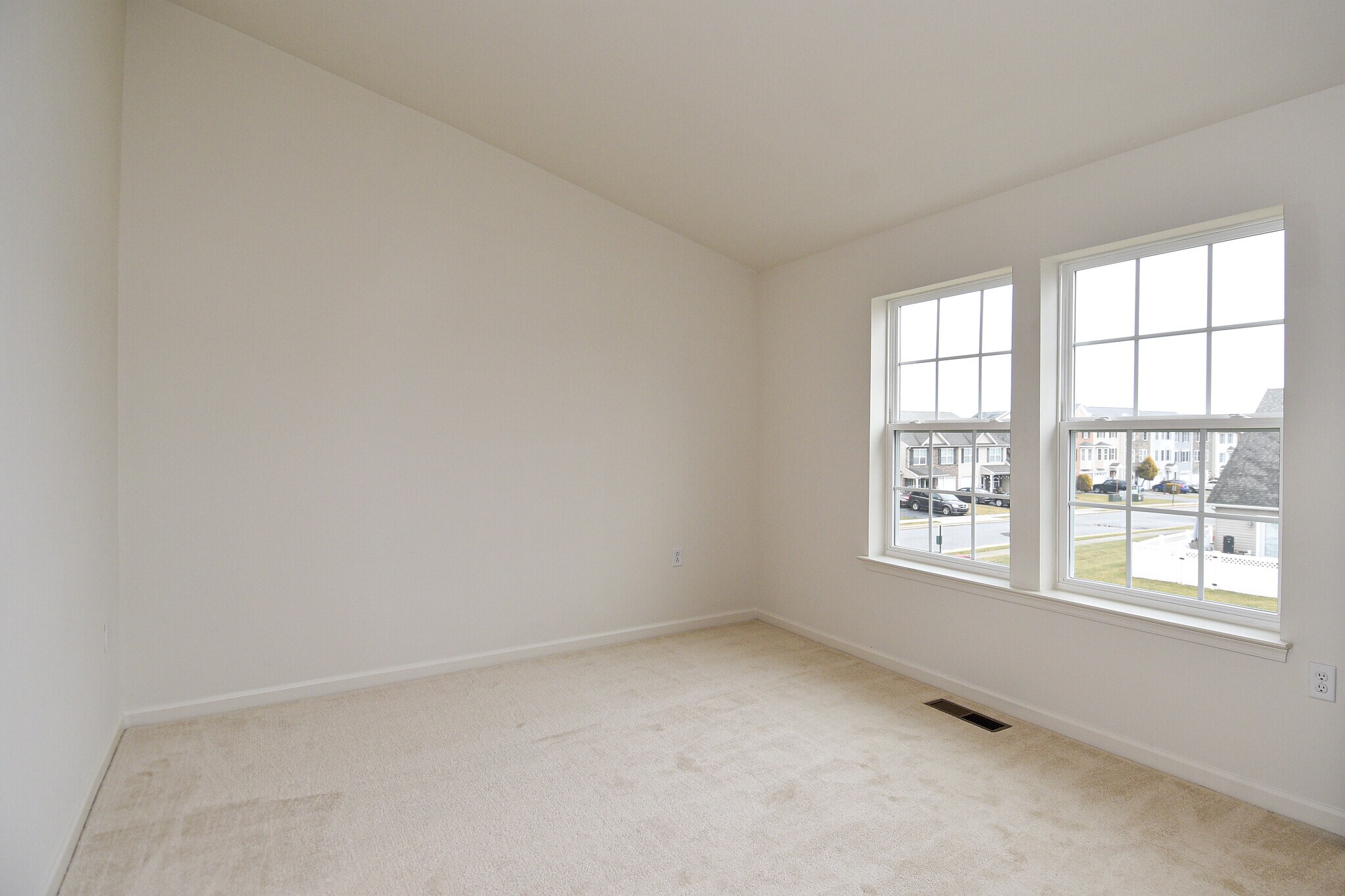 Building Photo - 11 Cecily Way