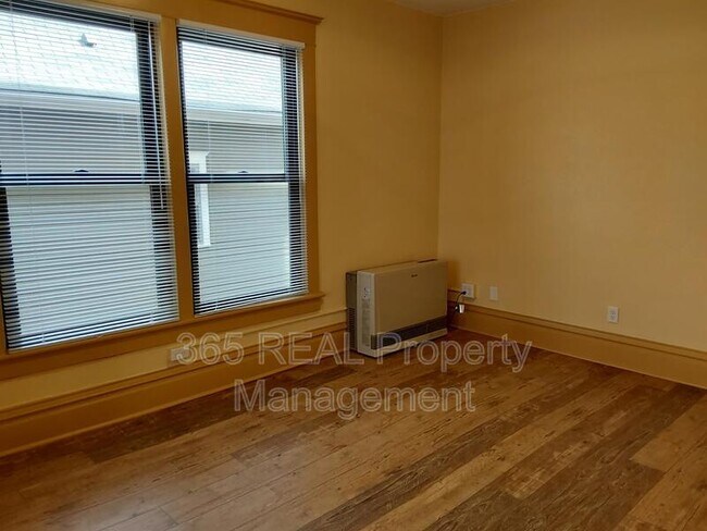 Building Photo - 2018 10th Ave