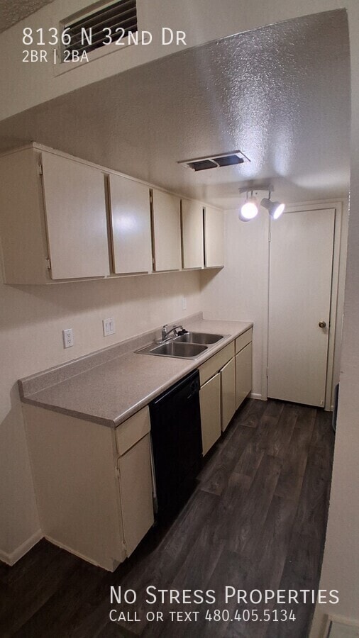 Building Photo - 8136 N 32nd Dr