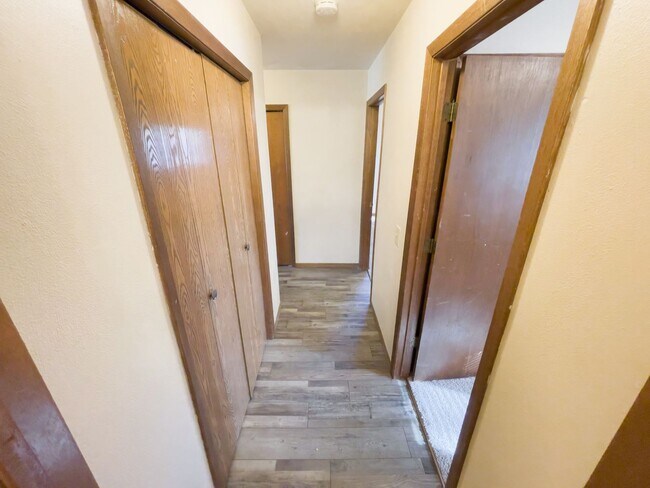 Building Photo - 9 N Wickham Ct