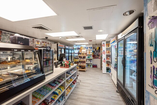 Building Photo - 650 West Ave