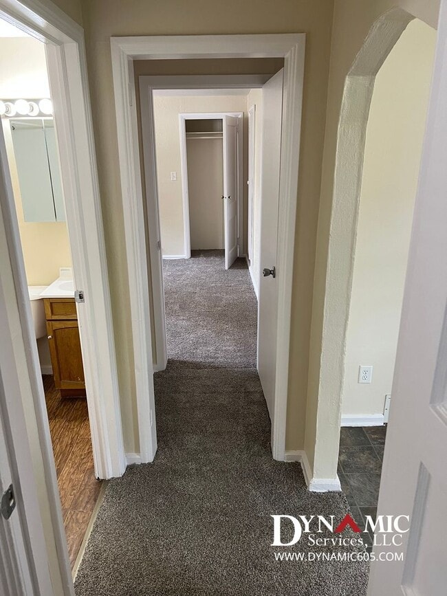 Building Photo - 2425 S Norton Ave