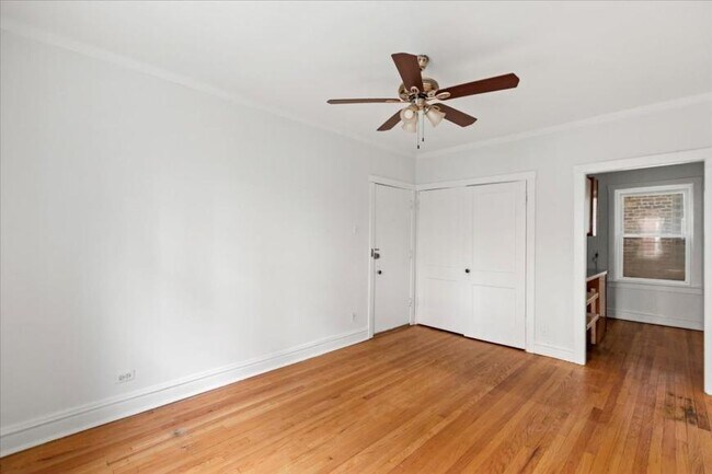 Building Photo - 1 bedroom in Chicago IL 60657