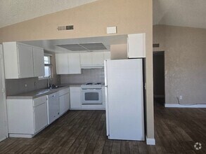 Building Photo - Spacious 2BD/2BTH with Private 2 Car Garag...