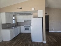 Building Photo - Spacious 2BD/2BTH with Private 2 Car Garag...