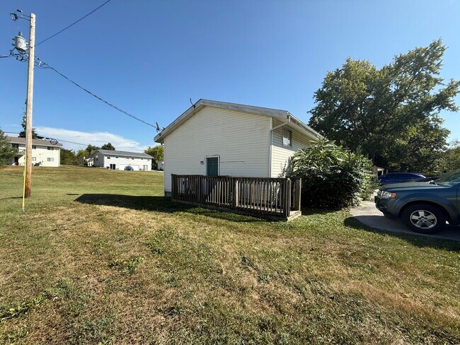 Building Photo - 7216 N Wade School Rd