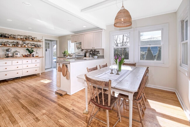 Kitchen Dining Area - 38 Ferry Ln E