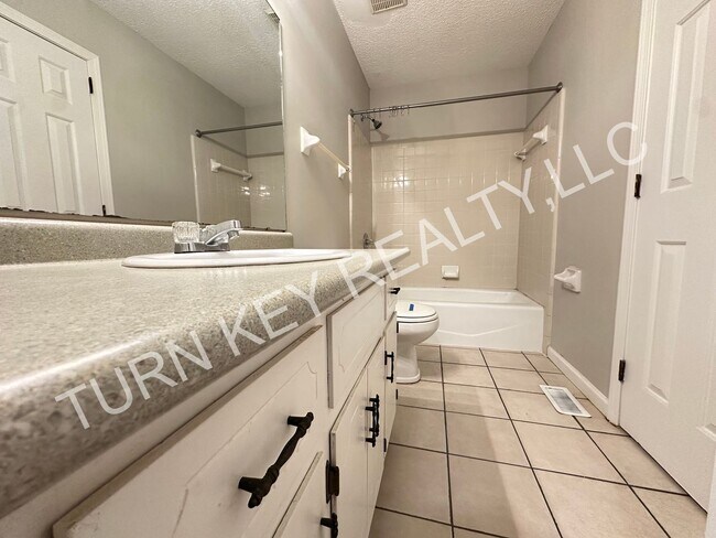Building Photo - Townhome for rent in Grayson Valley