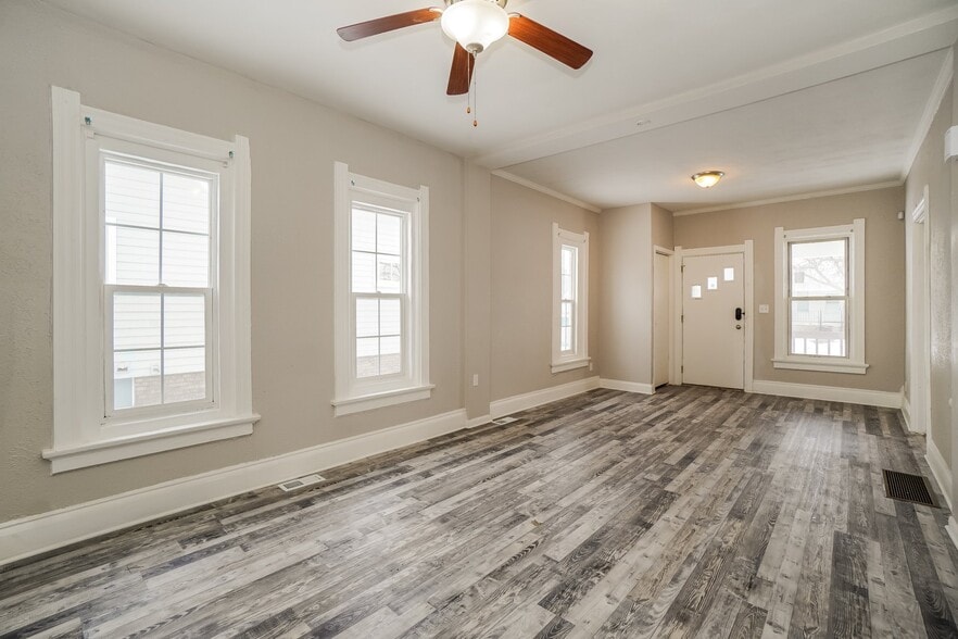 Building Photo - 1732 Pool St