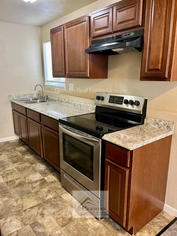 Building Photo - 1197 Cree Dr