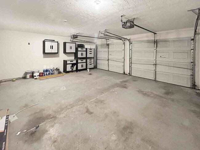 Building Photo - 6090 Farmwood Way SE