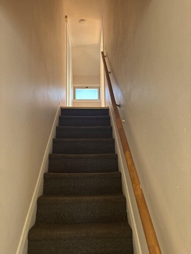 Building Photo - 1318 Benton St