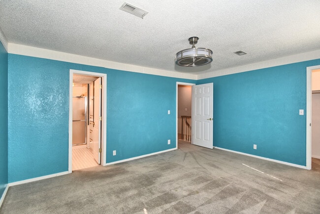 Building Photo - 1023 E Thompson Ave