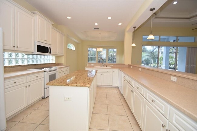 Building Photo - 17 Oasis Cir