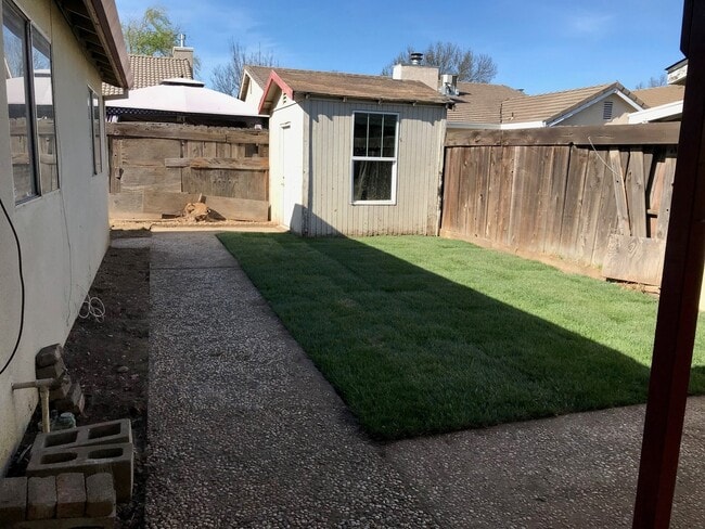 Building Photo - 3 bedroom in East Modesto!