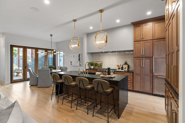 Building Photo - 601 S 9th St