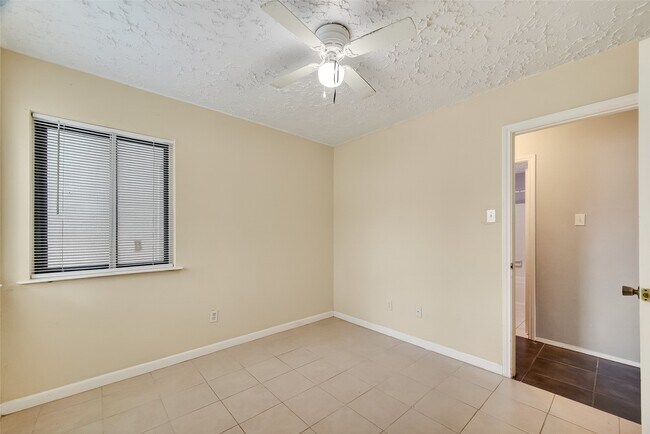 Building Photo - 319 Richvale Ln