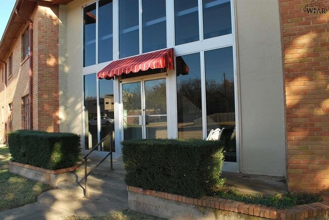 Building Photo - 3701 Southmoor Ln