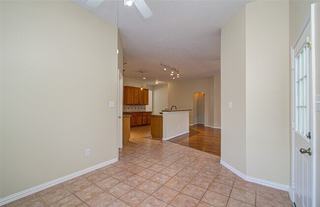 Building Photo - 18223 Heathridge Ln