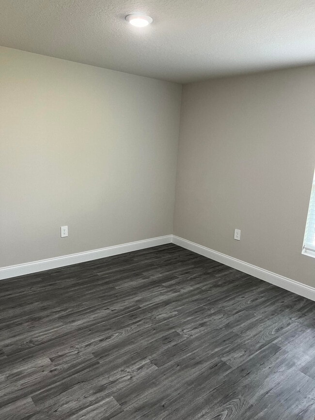 Building Photo - 850 San Filippo Dr SE