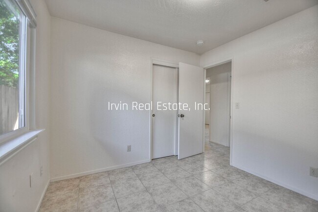 Building Photo - 3818 Otto Dr