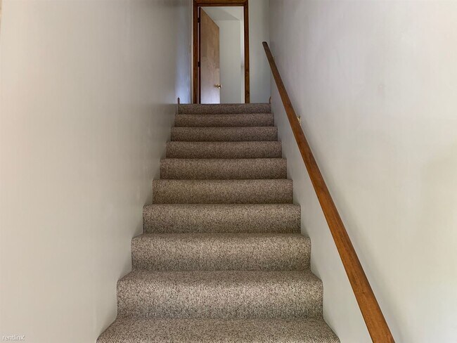 Building Photo - 2 br, 1.5 bath Duplex - 9 Gifford St Apt 1