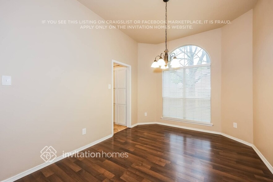 Building Photo - 3503 Daisy Ln