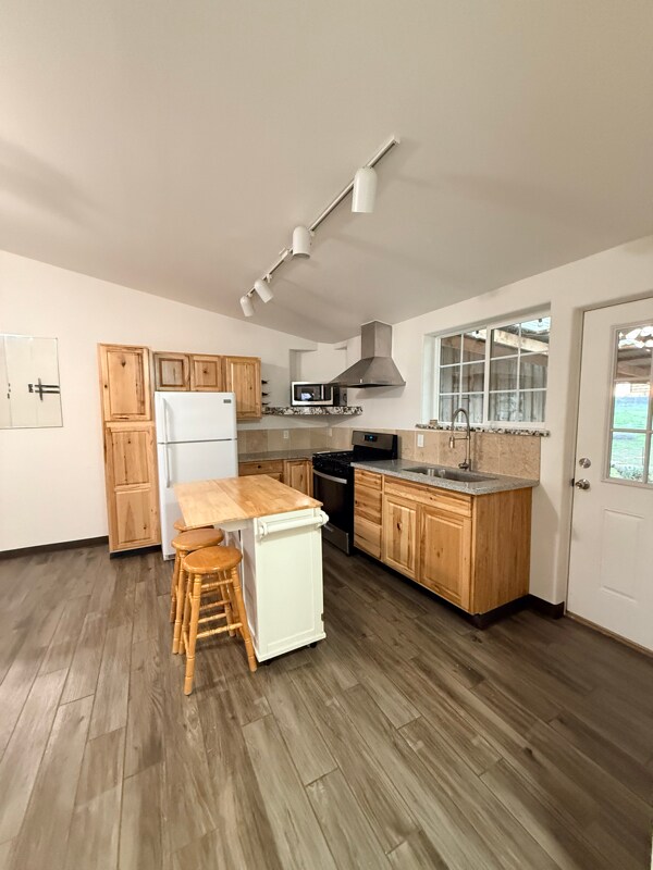 Building Photo - 6980 CA-16