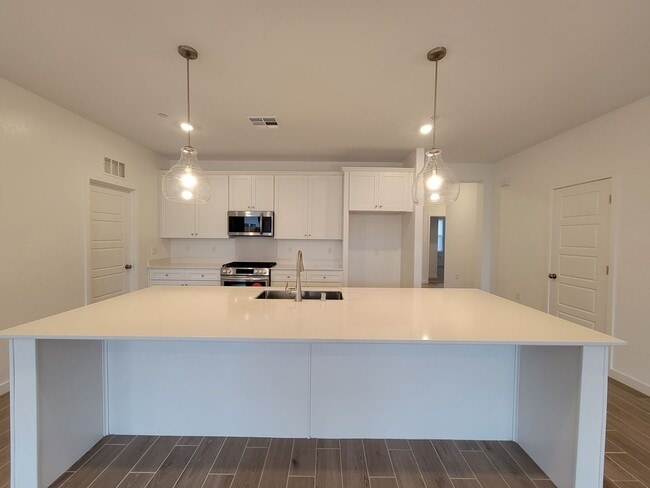 Building Photo - Brand New Home