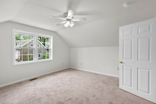 Building Photo - Charming Conshohocken Home | 2 Beds, 2 Baths, Finished Basement, Wine Cellar & 2 Parking Spaces